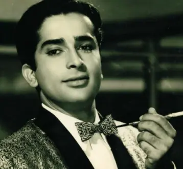  ??  ?? DASHINGLY GOOD-LOOKING: Superstar Indian actor Shashi Kapoor