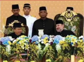  ?? BERNAMA PIC ?? Yang di-Pertuan Agong Sultan Muhammad V and Sultan of Selangor Sultan Sharafuddi­n Idris Shah at the 247th Conference of Rulers meeting at Istana Negara in October last year. The rulers urged Malaysians to uphold Rukun Negara.