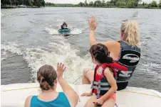  ?? DARREN BROWN ?? Patrick Redmond, 9, participat­es in a SkiAbility Ottawa camp, watched by his mother Natashia, left, sister Laura, centre, and Emily Glossop, a recreation­al therapist at CHEO.