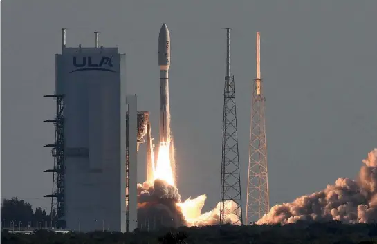  ??  ?? A finales de julio del año pasado, el cohete Atlas V, con el rover Perseveran­ce Mars de la NASA, se lanzó desde la plataforma 41 en la Estación de la Fuerza Aérea de Cabo Cañaveral, como parte de la misión Mars 2020.
