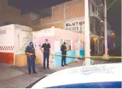  ?? ./Staff ?? Una mujer que se encontraba con el joven resultó herida; fue trasladada al hospital donde fue reportada estable