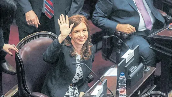  ?? FEDERICO LÓPEZ CLARO. ?? Quiere ir a juicio. Cristina Kirchner en su banca del Senado, obtenida el año pasado. Quiere ir a juicio por el pacto con Irán.