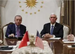  ?? FOTO AP ?? Gisteren ontving de Turkse president Recep Tayyip Erdogan (l.) de Amerikaans­e vicepresid­ent Mike Pence.