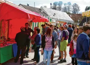  ??  ?? Die Fieranten hoffen wieder auf gutes Wetter beim Frühjahrsm­arkt der Wirtschaft­svereinigu­ng Aschberg. Denn dann können sie auch wieder mit Sicherheit auf regen Besuch aus nah und fern zählen.