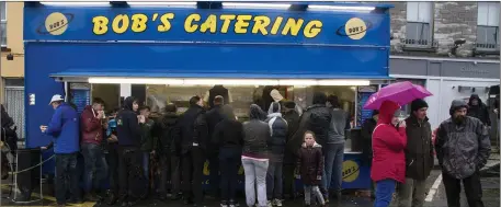  ?? Photo by John Reidy ?? Before COVID-19: Bob was catering away mad all day as the rain and cold weather took its toll on the gathering at Friday’s annual November 1 Horse Fair Day in Castleisla­nd, in scenes most unlikely to be repeated this year.