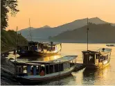  ??  ?? Sul fiume Battelli ormeggiati sul Mekong a Luang Prabang, città del Nord del Laos prima tappa del viaggio del «Corriere». Il fiume è vera linfa vitale per i Paesi che attraversa