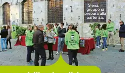  ??  ?? Siena: il gruppo si prepara alla
partenza.