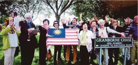  ??  ?? A group of Kirkbyites gathering at the site where Tunku Abdul Rahman announced the impending independen­ce of the Federation of Malaya from the British Empire.