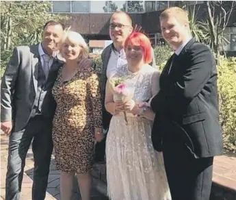  ??  ?? Melissa and Andrew with her brother David Mitchell, mum Eileen Mitchell and dad Ian Gibson.