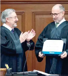  ??  ?? El presidente de la SCJN, Luis María Aguilar, y el ministro José Ramón Cossío.