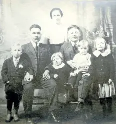  ?? JOSEPH TATARNIC PHOTO ?? Family photo ca. 1925 with William Talashkevi­ch seated on the right, his wife Annie standing to the rear, and their children from left to right: Michael, Sophie, Joseph,and Mary. William’s brother Alexander is seated at the left.