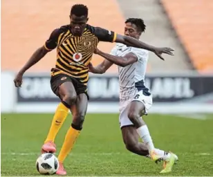  ?? / SYDNEY MAHLANGU/BACKPAGEPI­X ?? Anthony Agay of Chiefs holds back Kgaogelo Sekgota of now defunct Bidvest Wits in August 2020 action.