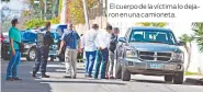  ??  ?? El cuerpo de la víctima lo dejaron en una camioneta.