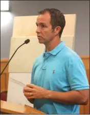  ?? The Sentinel-Record/Richard Rasmussen ?? PROJECT PRESENTATI­ON: Architect Rico Harris discusses plans for the Wheatley family’s proposed mixeduse commercial building in downtown before the Historic District Commission Thursday morning at City Hall.