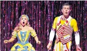  ??  ?? Sophie Isaacs and Matt Baker in ‘Goldilocks’ at the London Palladium