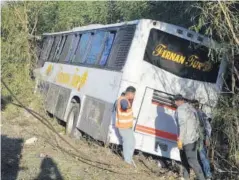  ?? EL DEBATE ?? >La unidad quedó fuera de la carretera Internacio­nal.