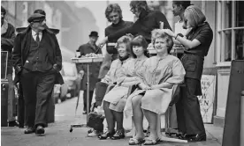  ?? ?? Customers having their hair styled on the pavement in Hatton Garden, London, due to power cuts after a miners' strike in February 1972. Photograph: Evening Standard/Getty