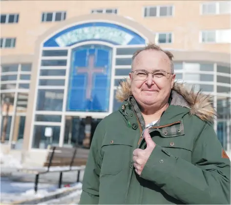  ?? MICHELLE BERG ?? Carl Harris of Lloydminst­er — a recipient of a kidney transplant who had spent five years on the provincial transplant list — urges people to sign their organ donor card with National Organ Donation day coming up on Valentine’s Day.