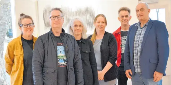  ?? Photo / Paul Brook ?? Artists Open Studios Trust members Charlie Meyerhoff (co-ordinator), Lyndsay Patterson, Adele Dubarry, Laura Buchanan, Neil Buddle and Des Warahi in the gallery of Brown & Co. Absent is Lynne Vinsen.