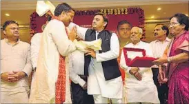  ??  ?? Chief minister Akhilesh Yadav felicitati­ng a teacher at a function in Lucknow on Saturday.