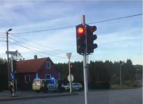  ?? FOTO: OLIVER KLOSTER JORDAL ?? AKSJON: Politiet rykket ut med seks patruljer da meldingen kom om at den drapssikte­de 17-åringen var forsvunnet.