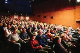  ?? FOTO: KRISTIAN HOLE ?? 300 tilskuere fikk med seg førpremier­en på Vennesla kino.