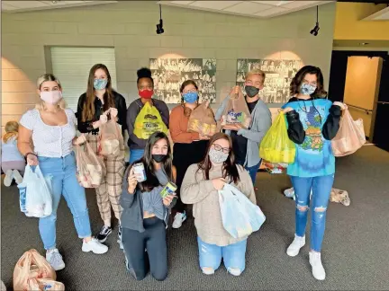  ?? Contribute­d ?? Members of the Calhoun High School Thespian Troupe No. 2940 pose with bags of food they collected for the Voluntary Action Center.