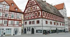  ?? Foto: PRB ?? Nördlingen liegt an der Romantisch­en Straße. In der Stadt sind bei Touristen nicht nur die Fachwerkhä­user beliebt.