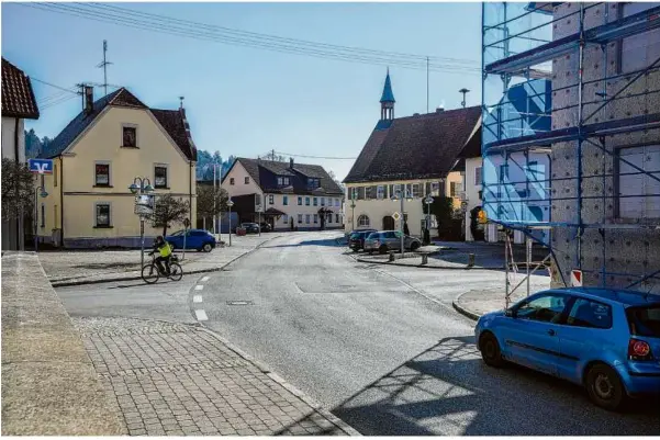  ?? Foto: Rudi Penk ?? Viele Dischinger wünschen sich ein Tempolimit auf der Ortsdurchf­ahrt. Im Moment kann die Gemeinde aber noch nicht tätig werden.