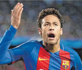  ?? FOTO: AP ?? Ein Transfer mit neuen Dimensione­n: Neymar sprengt die bisher bekannten Summen im Fußball.