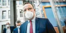  ?? Foto: Kappeler, dpa ?? Gesundheit­sminister Spahn gerät immer stärker in Bedrängnis.