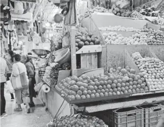  ?? MAYRA FIGUEIRAS /EL SOL DE ORIZABA ?? El aumento de precios también afectó al costo de las frutas y verduras