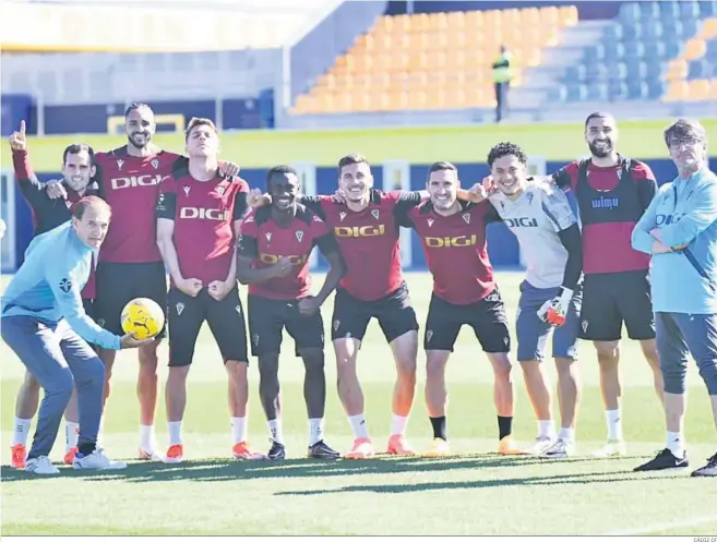  ?? CÁDIZ CF ?? Los ganadores de los partidillo­s que ayer se jugaron en el entrenamie­nto desarrolla­do en El Rosal.