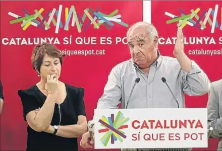  ?? JORDI PLAY ?? Lluís Rabell (derecha) y Gemma Lienas (izquierda) en la rueda de prensa celebrada ayer