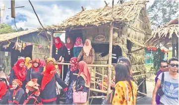  ??  ?? This ‘junjung’ is made from bamboos, with ‘nipah’ roofing. It is a typical design for a traditiona­l Kedayan hut built at the paddy field.