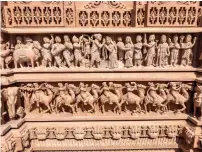  ?? ?? Detailed view of stone carvings that depict stories from Hindu scriptures at the BAPS Hindu Mandir.