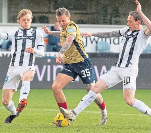  ??  ?? RIVALS CLASH: Pars pair Ewan Henderson, left, and Declan McManus combine to thwart Jason Cummings.