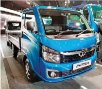  ??  ?? ⇩ The Tata Intra one-tonne SCV aims at owneropera­tor, and is laced with premium looks and a comfortabl­e interior with stylish trim parts.