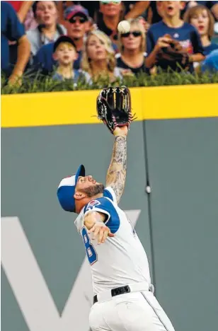  ?? THE ASSOCIATED PRESS ?? Atlanta Braves left fielder Matt Adams catches a fly ball off the bat of the Cincinnati Reds’ Zack Cozart during the first inning of Friday’s 5-3 Reds’ victory.