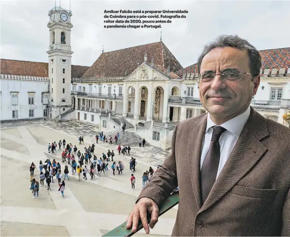  ??  ?? Amílcar Falcão está a preparar Universida­de de Coimbra para o pós-covid. Fotografia do reitor data de 2020, pouco antes de a pandemia chegar a Portugal.