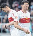  ?? FOTO: DPA ?? Wichtig neben dem Platz: Christian Gentner (li.) und Mario Gomez.