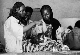  ?? SEAN KILPATRICK THE CANADIAN PRESS ?? Young women learn business skills, such as hairdressi­ng, at Centre d’Apprentiss­age Feminin (CAFE) in Bamako, Mali. The school is funded by the Canadian NGO, Education internatio­nale, which is a not-for-profit cooperativ­e offering exchange and...