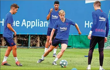  ??  ?? Frenkie de Jong is terug van een blessure en hij heeft de trainingen bij Barcelona hervat. (Foto: AD)