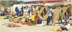  ??  ?? Street vendors in Lusaka