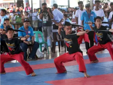  ?? Photo by Milo Brioso ?? MEDAL OPPORTUNIT­Y. Baguio City’s arnis squad performs their routine in anyo, during the CARAA meet held in February. With the higher cash incentives for athletes seeing action in the Palarong Pambansa later in April, Cordillera officials remain...