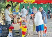  ??  ?? Sur le marché les figues étaient en grand nombre.