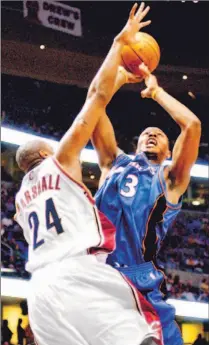  ?? RON KUNTZ/REUTERS ?? Caron Butler of the Wizards goes up for the layup over ex-Raptor — and now Cavalier — Donyell Marshall, who ended up with 16 points.