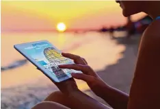  ?? Foto: AZ ?? Ideal für den Urlaub: die digitale Ausgabe Ihrer Zeitung tagesaktue­ll auf dem Tablet. Jetzt kostenlos testen!