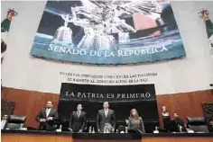  ??  ?? Trabajan. El Senado de México ratificó el Tratado de Prohibició­n de Armas Nucleares adoptado el pasado 7 de julio en la sede de la ONU.