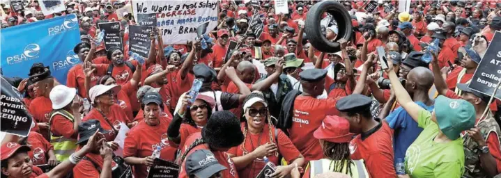  ?? / THULANI MBELE ?? Public servants march to the National Treasury offices in Pretoria led by Public Servants Associatio­n demanding a 10% wage increase.